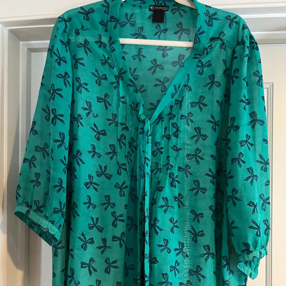 New Directions bow print V-neck sheer blouse